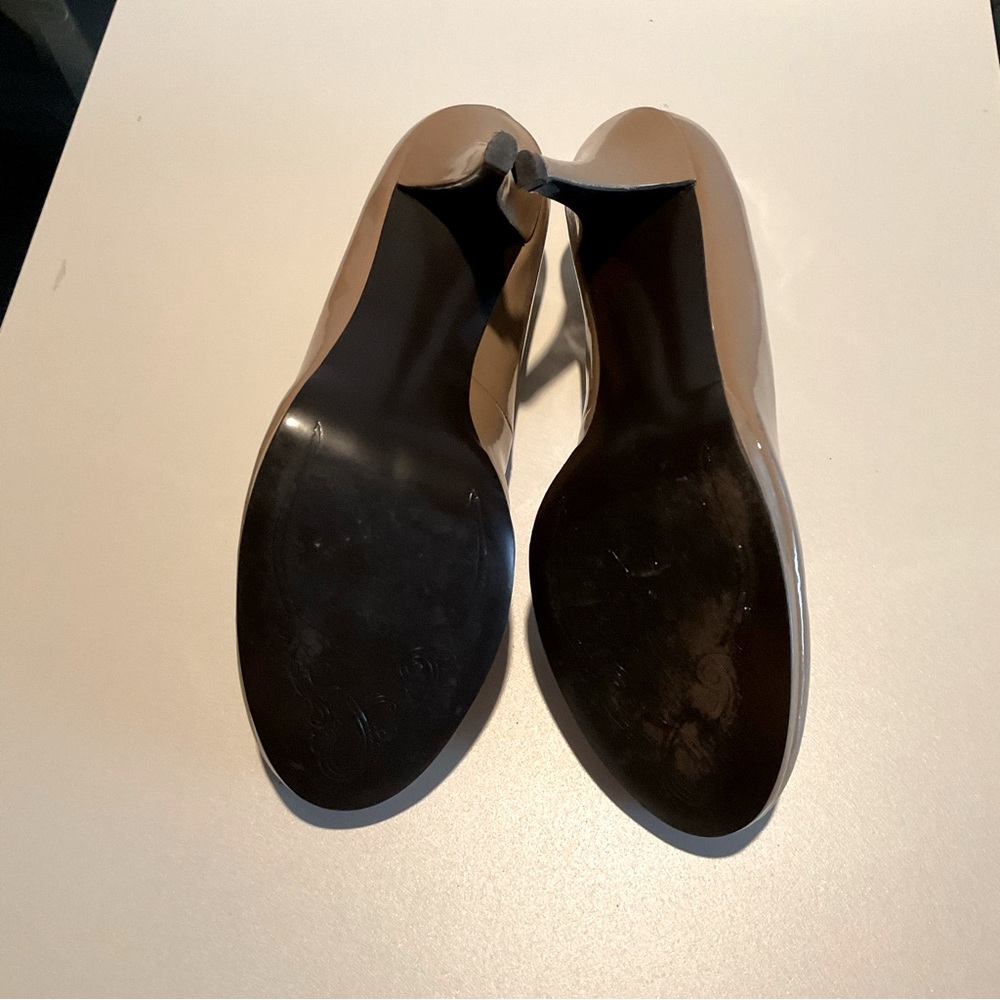 🇺🇸 TAHARI Tan Pumps / Heels, Size 9 - Picture 7 of 8